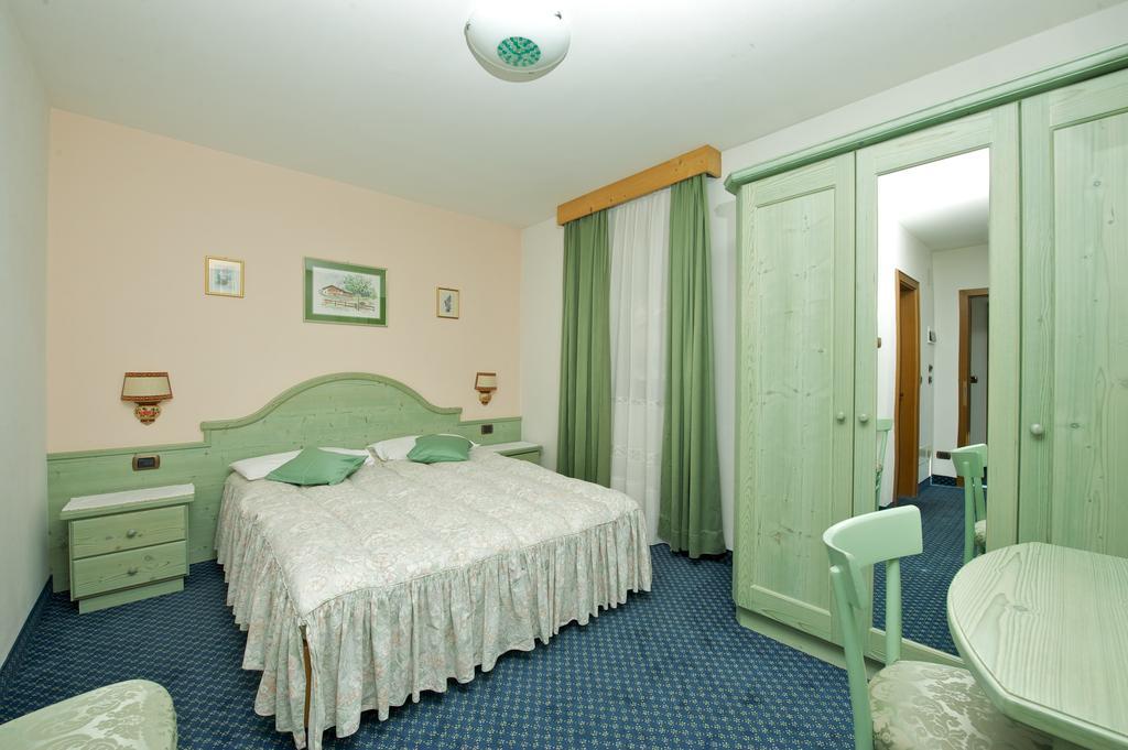 Hotel Al Lago Soraga Bagian luar foto