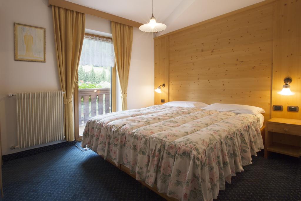 Hotel Al Lago Soraga Bagian luar foto