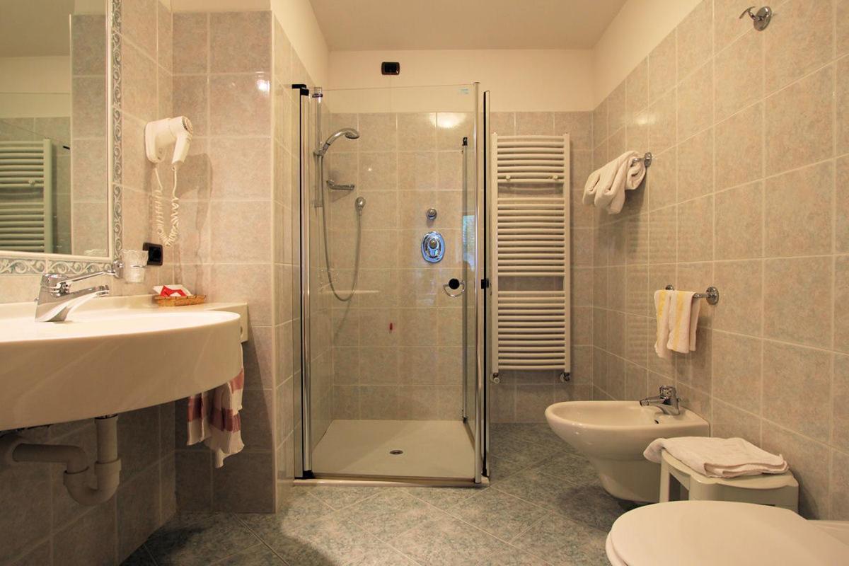 Hotel Al Lago Soraga Bagian luar foto